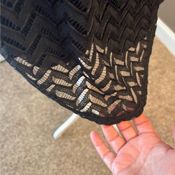 Avenue Sleeveless Tank Top - Picture 4 of 6